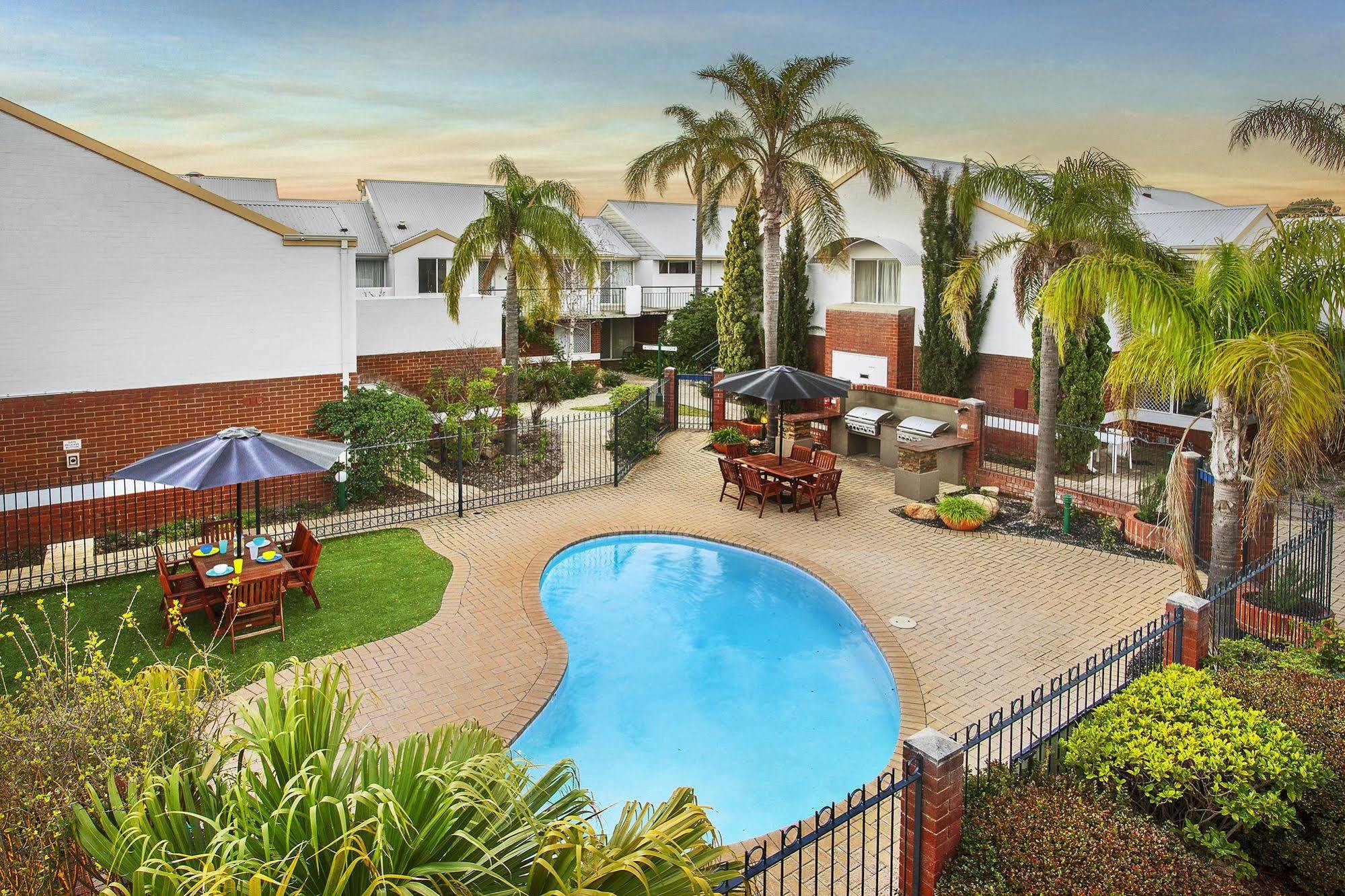 Comfort Apartments South Perth Buitenkant foto